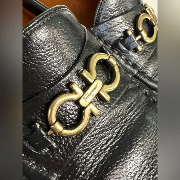 Salvatore Ferragamo gancini leather slip-ons women's 8.5B - Picture 4 of 4